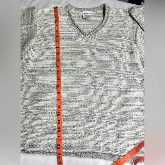 COLUMBIA Beige heather knit V‎ neck pullover size M. - Picture 12 of 12